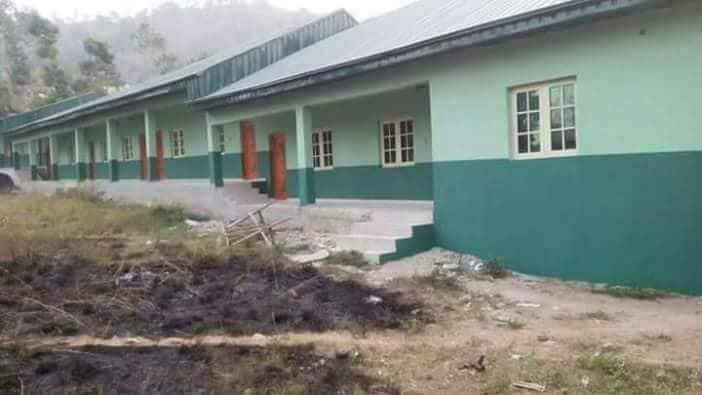 Ogute-oke Secondary A Block of 6 Classrooms and 2 Offices.