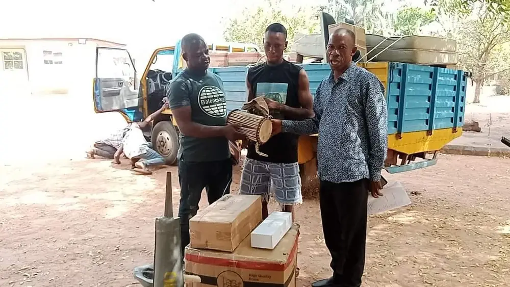 Hon Anamero Dekeri Distributes Drugs musical instruments (10)_r