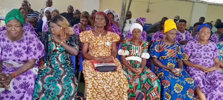 Hon Anamero addressing APC ward leaders and members in Edo North