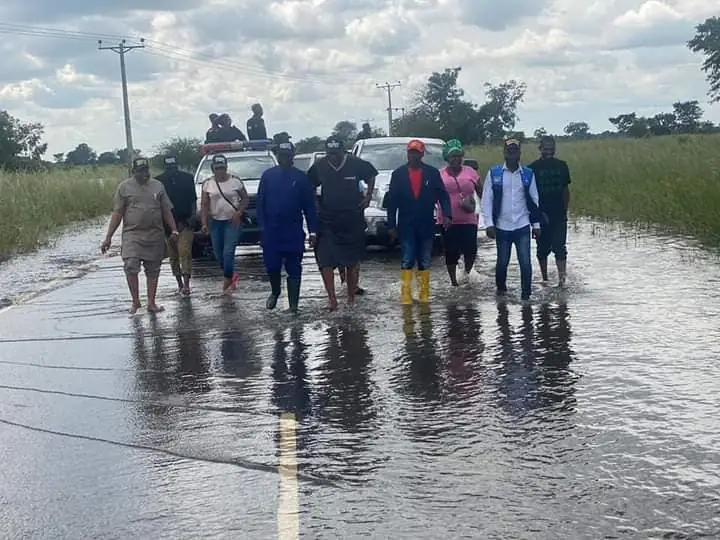 Hon Anamero Distributes Relief Materials (1)_r