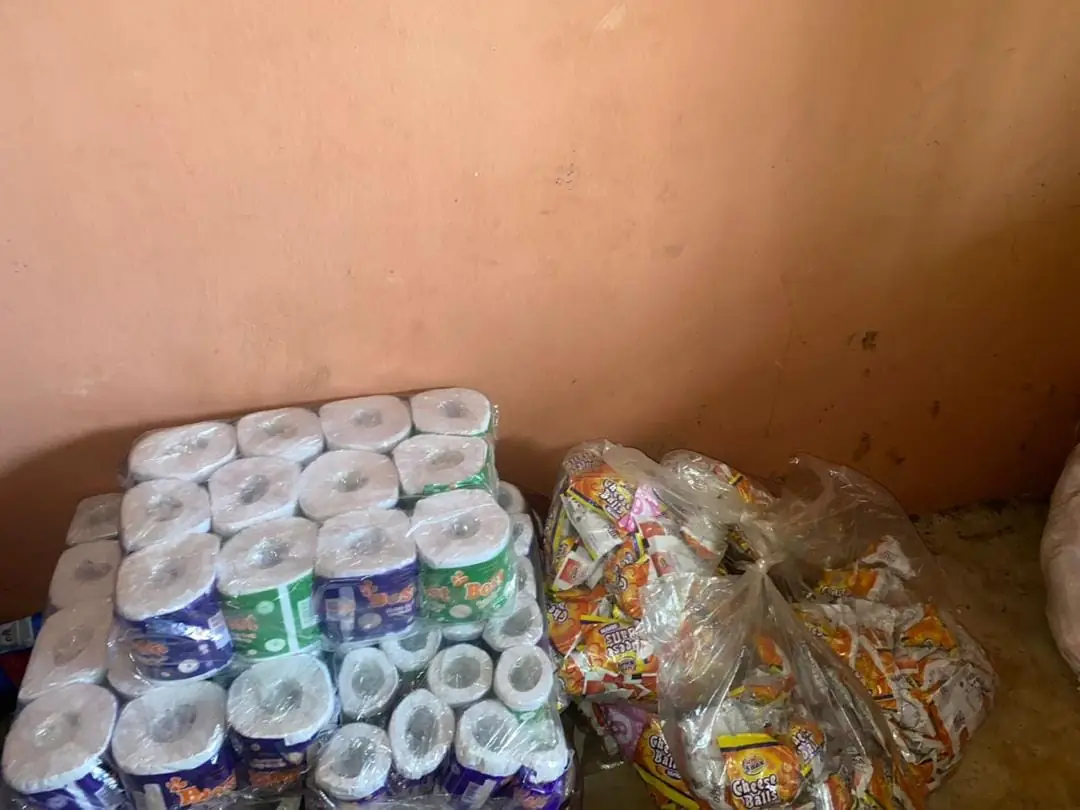 Hon Anamero Distributes Relief Materials (6)_r