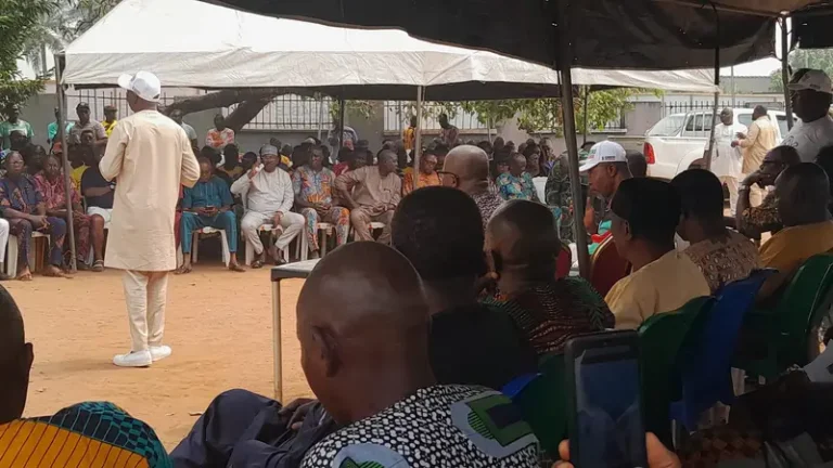 Hon Anamero in Edo South addressing APC leaders and party faithfuls