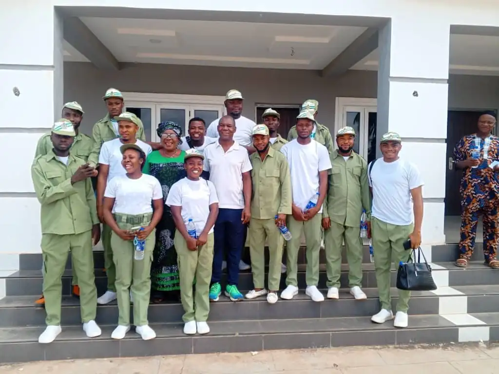 Hon. Anamero Dekeri hosts corps members