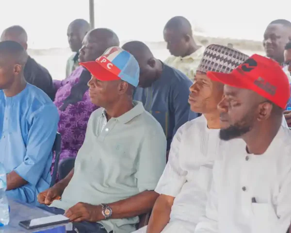 Hon Anamero Welcomes Decampees to APC